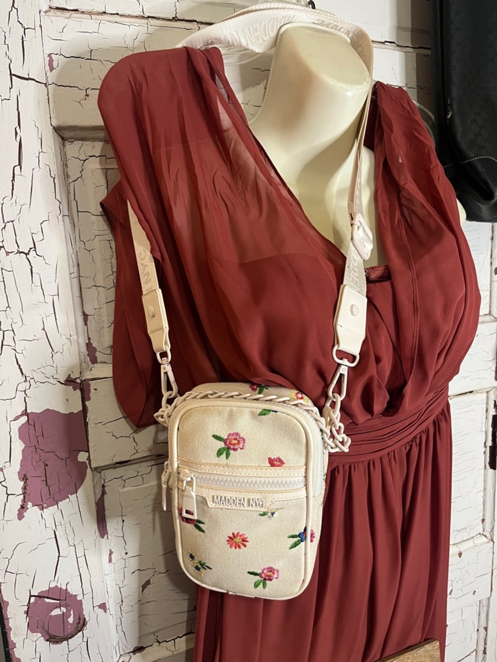 MADDEN NYC Cream Embroidered Floral Crossbody Bag
